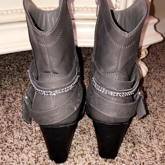 Gorgeous Grey High Heeled Boots! - Picture 4 of 5